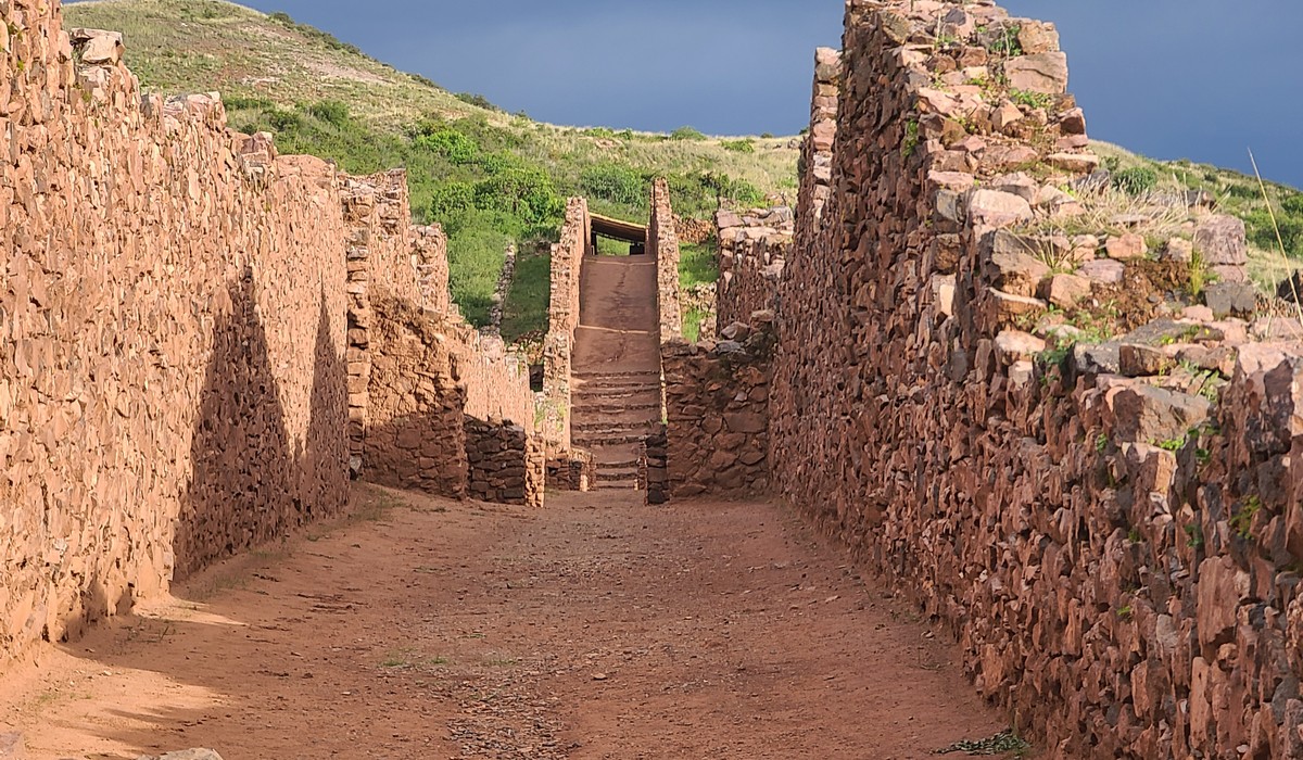 sitio arqueologico de pikillacta, valle sur